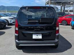 【新車保証継承】初度登録日から3年間（走行距離無制限）のメーカー新車保証を継承してご納車いたします。ご納車後、保証期間内は全国のプジョー正規ディーラーで保証整備をお受けいただけます