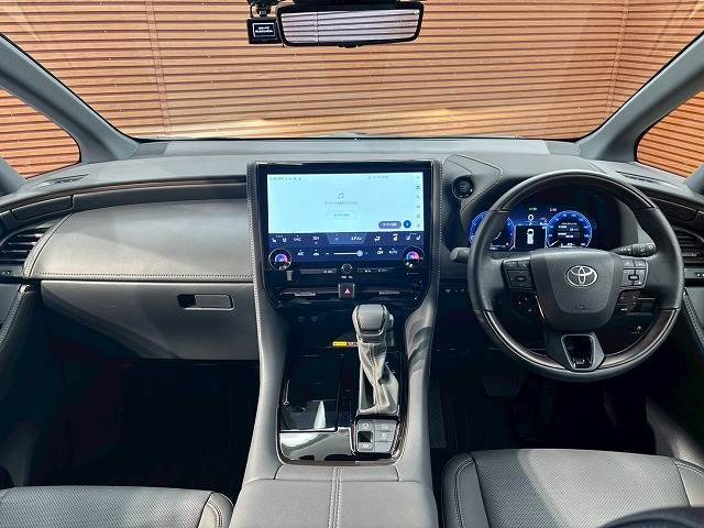 コックピット。車内もキレイで嫌な臭いもありません！ご納車後の臭いが付きにくくなる「空気触媒コーティング」もあります。