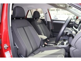 （運転席助手席）安全装備をオプションで追加するのは日本的発想。フォルクスワーゲン車はサイドエアバッグを全車標準で装備しております