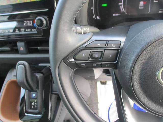 ステアリングスイッチも装備しており　オーディオ操作も出来ます。
