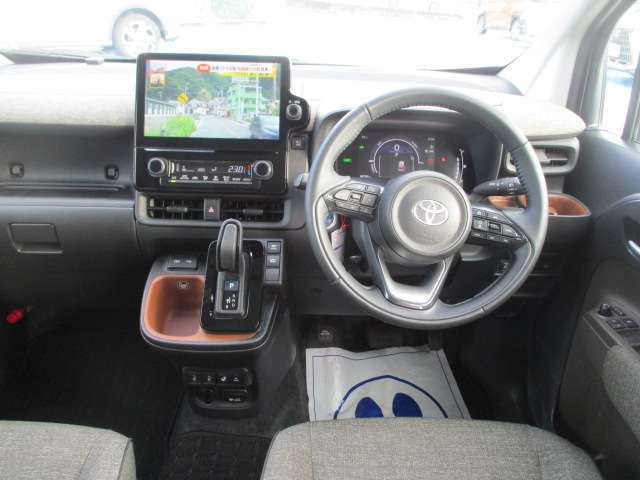 内装ルームクリーニング済みです。しっかり綺麗にしていますので、是非、お確かめください。納車時にはもう一度キレイにいたしますよ！