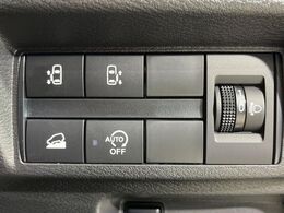 【両側パワースライドドア】スマートキーや運転席のスイッチで後席両側スライドドアの開閉が可能♪電動だから力を入れてドアを開ける必要が無く、小さなお子様でも簡単に開け閉めでき快適です♪