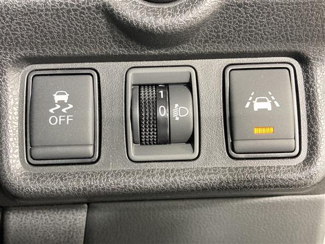 【運転席操作部】『運転席周辺の装備』の画像になります。快適なドライブを楽しむための機能が装備されています！運転席から触れるので使いやすいです！