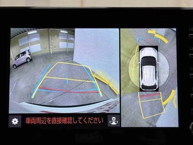 パノラミックビューモニターシステムが付いているので車の上から見た映像が確認できますよ。　一目で車両周辺の情報を確認できますが、直接安全をご確認下さい。