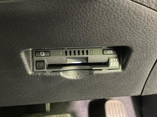 WECARSの展示場では実際に見て、触ってお車をお選びいただけます！知識の豊富な営業スタッフが様々なカーライフをご提案いたします！