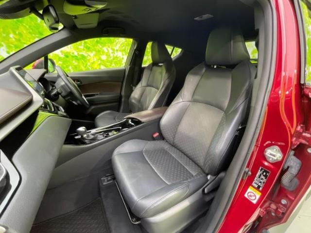 WECARSでは各商談席に大型モニターをご用意しております！見やすい大画面でゆったりと全国の在庫をご覧いただけます！是非ご来店お待ちしております！