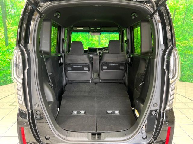 普段のお買い物や通勤、送迎等に十分な荷室スペースを確保しております。セカンドシートを倒すと、大きな荷物の積載も可能です♪