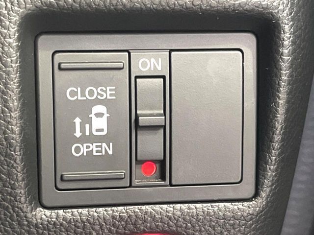 【パワースライドドア】スマートキーや運転席のスイッチでスライドドアの開閉が可能♪電動だから力を入れてドアを開ける必要が無く、小さいお子様でも、重い荷物を持っている時もラクに開け閉めできます♪