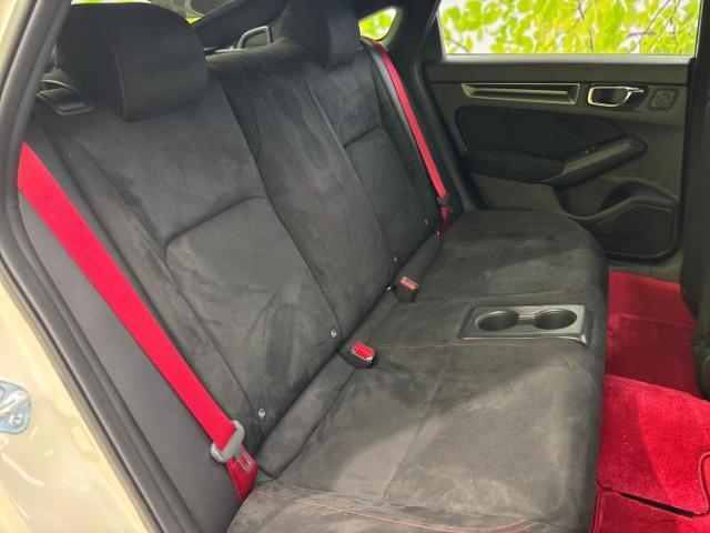 WECARSではほぼ毎日新しい在庫車両を入荷しております！お客様のこだわりを叶える1台がきっとWECARSにあるはずです！
