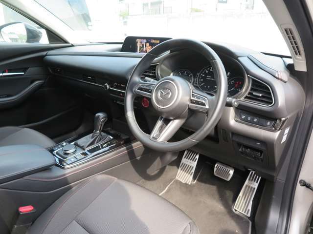 ご覧いただきありがとうございます！車両販売以外でも一般整備や板金など幅広く行っておりますのでお車の事でお悩みの際はお気軽にお問合せ下さい！