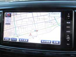 純正ナビが装備されております♪画面もクリアで運転中も確認しやすいです♪フルセグTVとDVDの視聴もお楽しみ頂けます♪Bluetooth接続も可能ですのでスマホなどからお好きな音楽をたくさん聴いていただけます♪