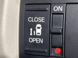 【パワースライドドア】スマートキーや運転席のスイッチでスライドドアの開閉が可能♪電動だから力を入れてドアを開ける必要が無く、小さいお子様でも、重い荷物を持っている時もラクに開け閉めできます♪