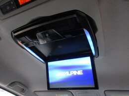 後席専用のフリップダウンモニター付きで、長距離でも退屈しません♪