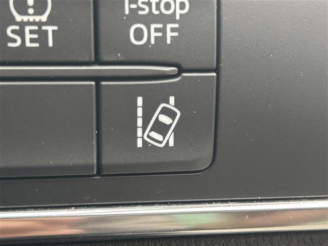 【車線逸脱警報システム（LDWS）】居眠り運転などでの車線のはみ出しを予測して、警告灯と警告音でドライバーに注意を促します！機能には限界があるためご注意ください。