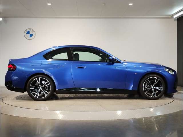 ご納車後も全国約200拠店のBMW正規ディーラーサービス工場にて保証対応いたします。お近くのBMW正規ディーラーをご案内の上、アフターメンテナンスをお受け頂けますので、安心してお乗りいただけます！！