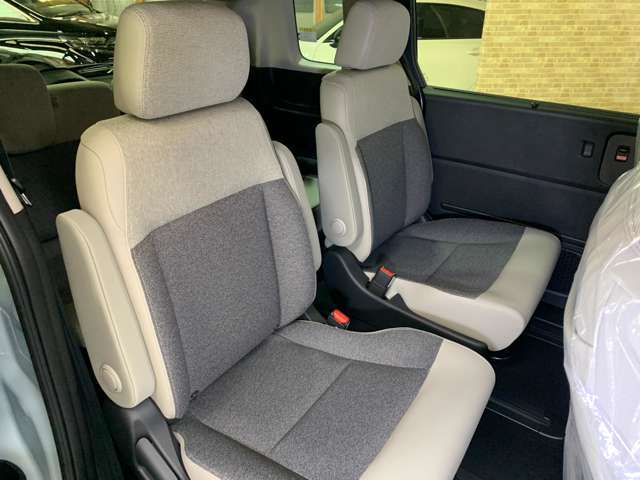 【成約特典】★★オイル交換無料★★当店でお車をご購入頂くと、次回車検時までオイル交換無料(年4回)！車検を受けると更に次回車検まで無料。　※詳しくはスタッフまでお問い合わせください。