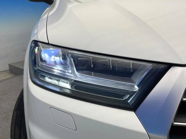 LEDヘッドライト：夜間走行時も良好な視界を確保し安心して運転できる高輝度LEDヘッドライトを装備！点灯速度が早く、消費電力も抑えられています。