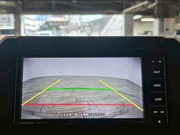 【バックモニター】を装備しております。リアカメラの映像がカラーで映し出されますので日々の駐車も安心安全です。