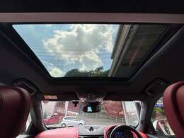 人気オプションのサンルーフ装備車です！
