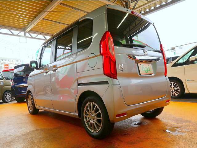 CVT車です。エンジン回転数と車速の関係を自由に設定できることから、エンジン出力を非常に効率よく活用でき、従来のATやMTにあった変速ショックを皆無にでき燃費面でも大きなメリットです！