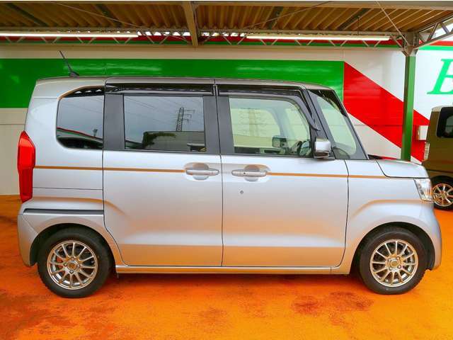 ホンダセンシングは外界認識技術をベースに開発した、安全運転支援システムです。クルマの前方・側方・後方の状況を認識し、安全・快適な運転や事故回避を支援します。