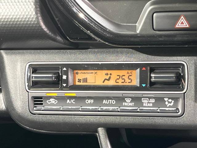 【オートエアコン】一度お好みの温度に設定すれば、車内の温度を検知し風量や温度を自動で調整。暑い…寒い…と何度もスイッチ操作をする必要はありません。快適な車内空間には必須の機能ですね♪