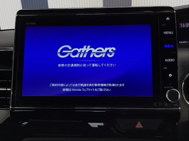 純正メモリーインターナビ付きです！CD・DVD再生、ミュージックサーバー、フルセグTV視聴、Bluetooth・ミュージックプレーヤー接続可能です！