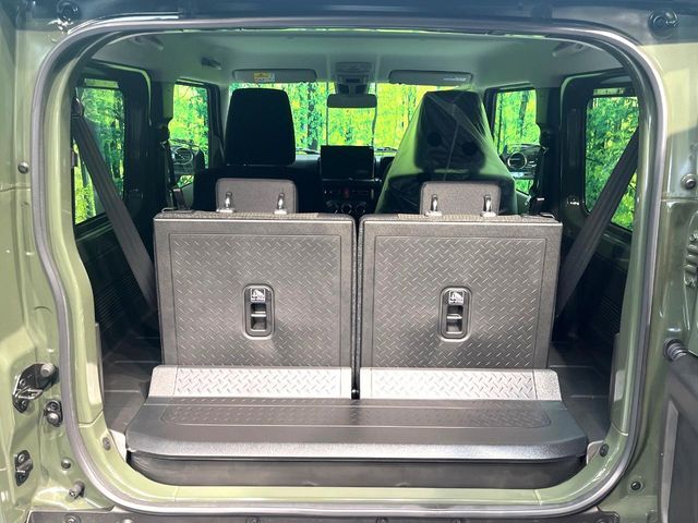 普段のお買い物や通勤、送迎等に十分な荷室スペースを確保しております。セカンドシートを倒すと、大きな荷物の積載も可能です♪