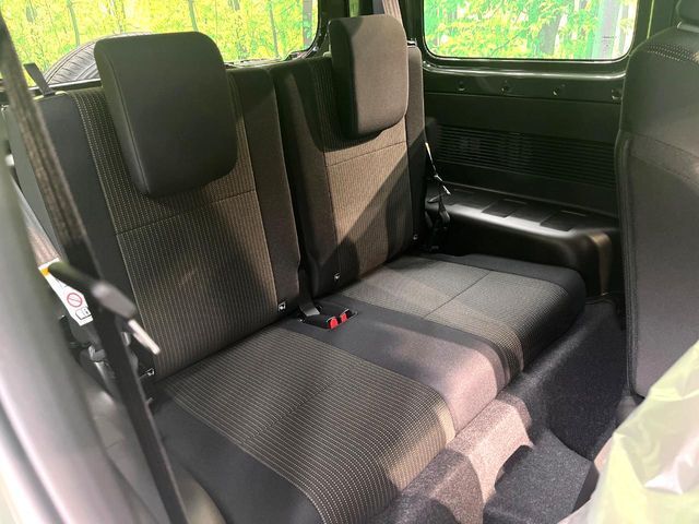 高品質なオリジナルフロアマットもオプションにてご用意しております。お好きなデザインやカラーをお車に合わせて選んでいただくことができます♪