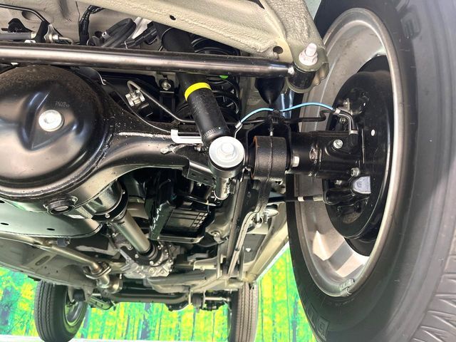 お車を安心してお乗りいただく為には、足回りの定期点検が欠かせません。サービスサポート（有償保証）では無料点検もご提供しており、安心のカーライフをお過ごしいただけるサポート体制が整っています。