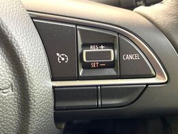 【クルーズコントロール】高速道路もラクラク走行。アクセルを離しても一定速度で走行ができ、長距離運転時の負担を軽減！加速・減速も簡単なスイッチ操作で調整できます。