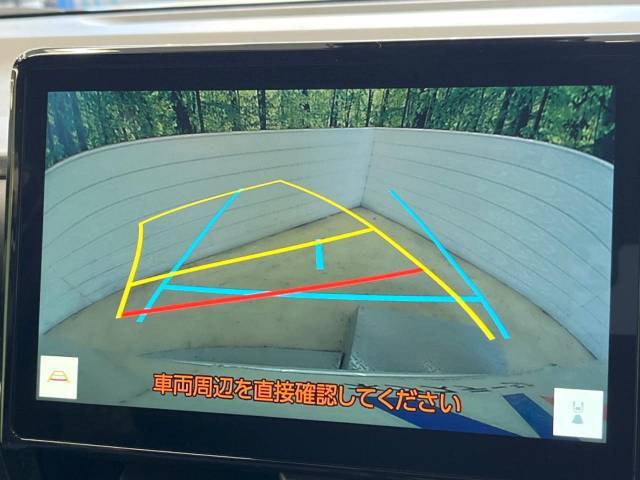 【バックカメラ】駐車時に後方がリアルタイム映像で確認できます。大型商業施設や立体駐車場での駐車時や、夜間のバック時に大活躍！運転スキルに関わらず、今や必須となった装備のひとつです！