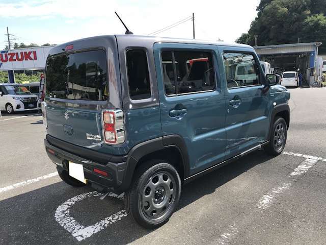 後方バンパーには4つセンサーが装備されて後退時に障害物を検知しブザーでお知らせしてくれます。