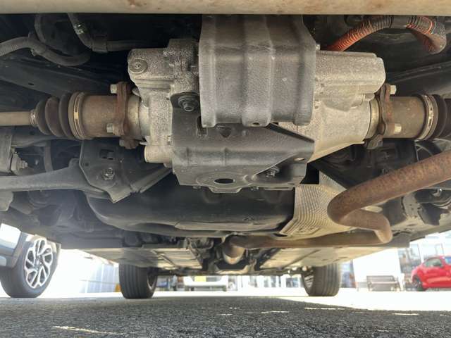 自社陸運局認証工場＆指定工場完備！国家資格車検検査員資格を持った整備士による整備。ステレオ・エアコン等走行に関係の無い所も不具合箇所が有れば修理してご納車致します☆