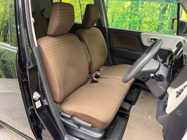 運転席シート廻りは使用感も少なく、良好な状態となっています。丁寧に使われていたことがよくわかりますね。