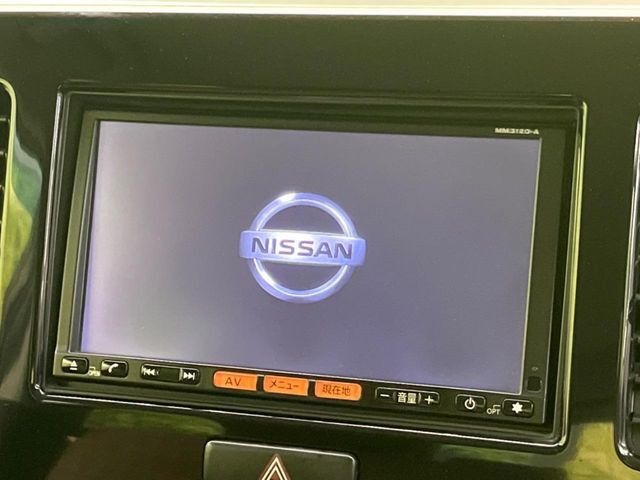 【純正ナビ】人気の純正ナビを装備しております。ナビの使いやすさはもちろん、オーディオ機能も充実！キャンプや旅行はもちろん、通勤や買い物など普段のドライブも楽しくなるはず♪
