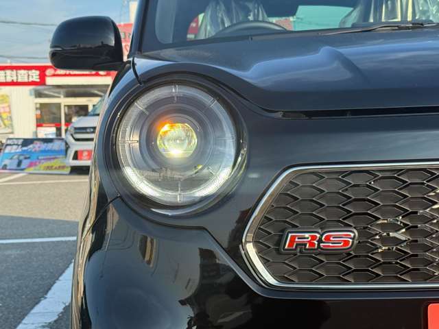 ヘッドライトは純正LEDでとても明るいです♪さらにAUTOライト機能付き♪自動でオンオフをしてくれるのでわざわざ電気をつける必要がありません♪