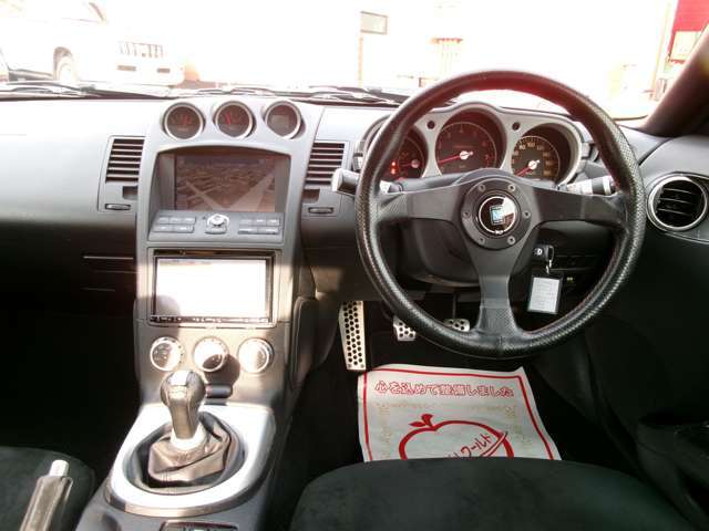 車内のインパネ全体です。