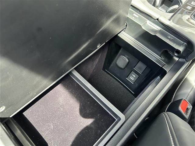 【運転席操作部】快適なドライブを楽しむための機能が装備されています！運転席から触れるので、使いやすいです！除菌プランいれていただくと、さらに清潔で安心していただけます！