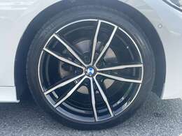 時を経ても深い魅力を放ち続けるBMW。より快適にお乗り頂くためにサポートプログラムをご用意しております。※認定中古車保証は登録日より最長4年間まで延長が可能です。