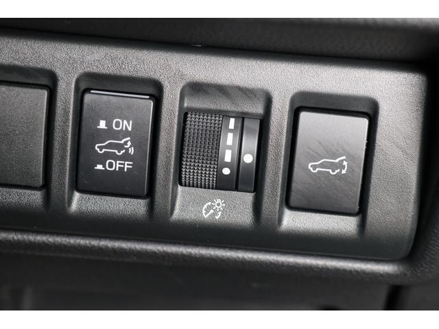 運転席の右側に電動リヤゲートのスイッチです。