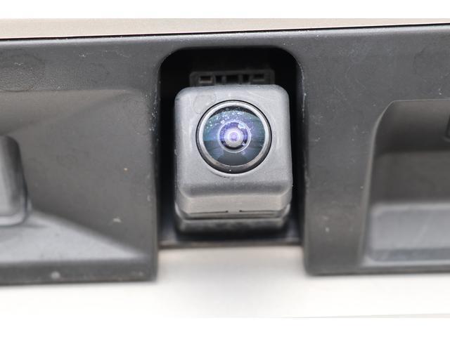 リヤカメラ付きで駐車も楽々、後方の映像を確認でき安心です