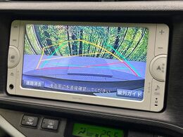 【バックカメラ】駐車時に後方がリアルタイム映像で確認できます。大型商業施設や立体駐車場での駐車時や、夜間のバック時に大活躍！運転スキルに関わらず、今や必須となった装備のひとつです！