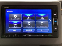 ナビゲーションはフルセグTV、インターナビ対応のGathers純正メモリーナビを搭載しています。Bluetoothオーディオ機能がありますので、スマートフォンなどの音楽も再生できます。