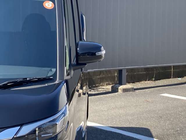 ウィンカードアミラー☆ライトの点滅で対向車、歩行者などに曲がることを知らせることができるので安心・安全につながりますね♪