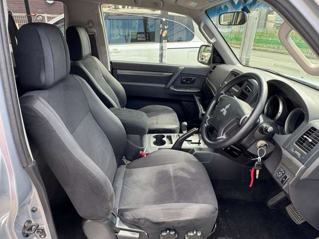 ★カーフィルム施工★紫外線が多く、車内が暑くなるのを少しでも軽減します。当店では、様々なフィルムのご用意がございます。