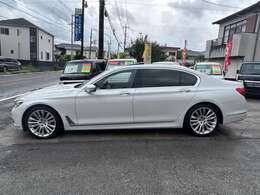 740Liエクセレンス・パノラマサンルーフ・レーザーヘッドライト・ハーマンカードン　スピーカー・アクティブクルーズコントロール・インテリジェントセーフティ・コンフォートアクセス・リアエンターテイメント