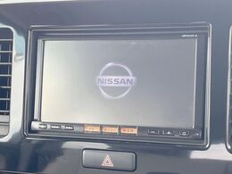 【メーカー純正ナビ】インテリアに溶け込むスタイリッシュな「専用設計」メーカーナビを装備♪視認性や操作性など基本性能にも優れ、より上質なカーライフをお楽しみいただけます。