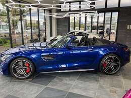 M178ドライサンプV型8気筒DOHCツインターボ　557ps/5750～6750rpm 69.3kgm/2100～5500rpm　AMGスピードシフトDCT　AMG RIDE CONTROLサスペンション　電子制御デフ　265/35R19＆305/30R20　リアアクスルステアリング