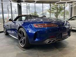 M178ドライサンプV型8気筒DOHCツインターボ　557ps/5750～6750rpm 69.3kgm/2100～5500rpm　AMGスピードシフトDCT　AMG RIDE CONTROLサスペンション　電子制御デフ　265/35R19＆305/30R20　リアアクスルステアリング